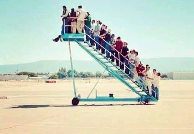 «Κοιμηθείτε και θα δείτε την Κωνσταντινούπολη!» – Ο Δήμαρχος Τιράνων κοροϊδεύει τον Ράμα μετά την εξαφάνιση της «Air Albania»